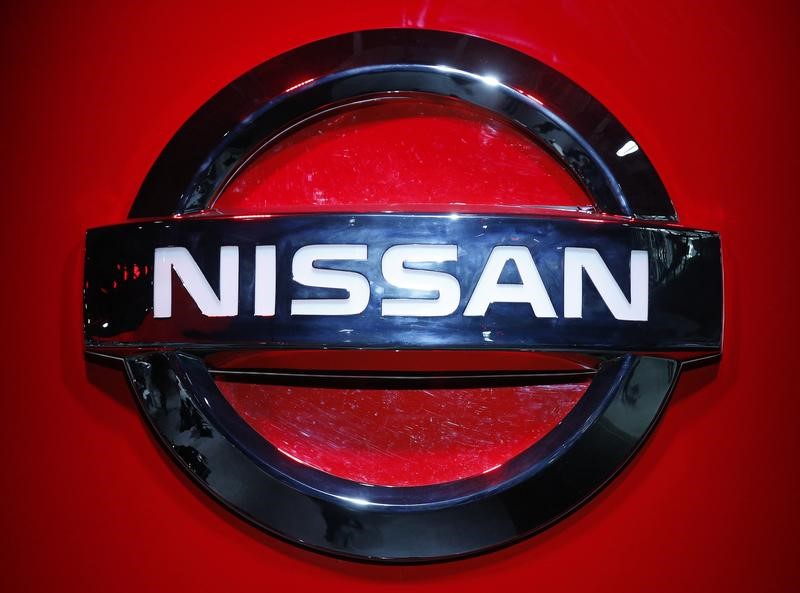 © Reuters. Nissan logo is seen at the 2017 New York International Auto Show in New York