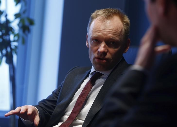 © Reuters. Fuest, Co-Director of the Centre for European Economic Research (ZEW) speaks during an interview with Reuters in Frankfurt