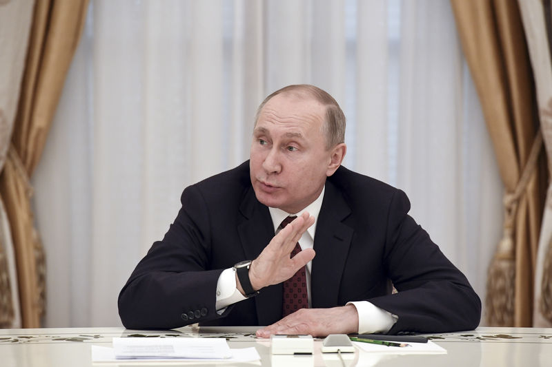 © Reuters. بوتين يتعهد بالتركيز على تحسين مستوى المعيشة في ولايته الجديدة