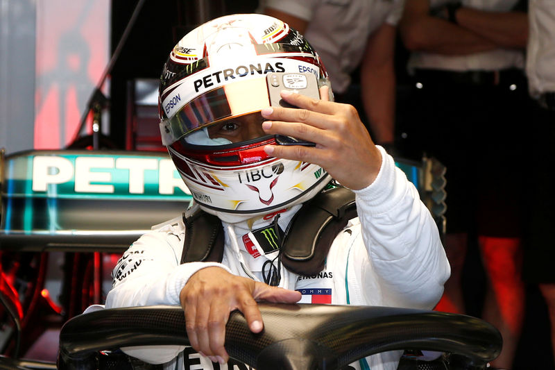 © Reuters. Hamilton lidera el entrenamiento en Australia ante la amenaza de Verstappen