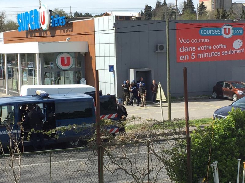 © Reuters. مصدر: الشرطة تقتل محتجز الرهائن في جنوب فرنسا