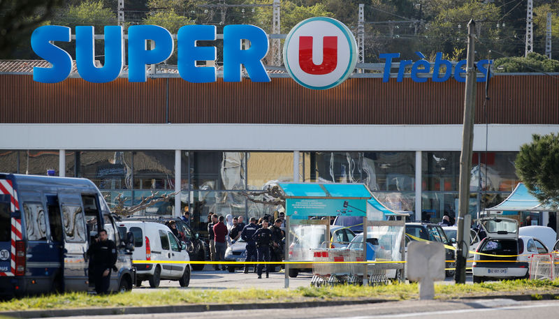 © Reuters. Il supermercato di Trebes dove sono stati presi gli ostaggi