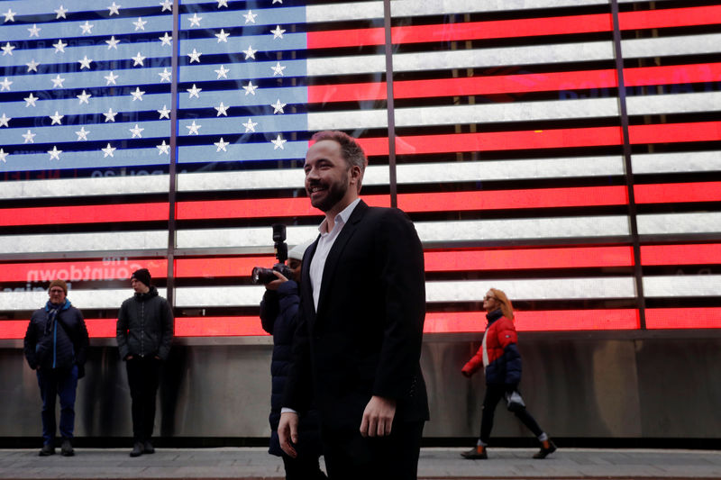 © Reuters. Dropbox Inc. co-founder and CEO Houston stands outside Nasdaq as Dropbox (DBX) is listed for company's IPO in New York