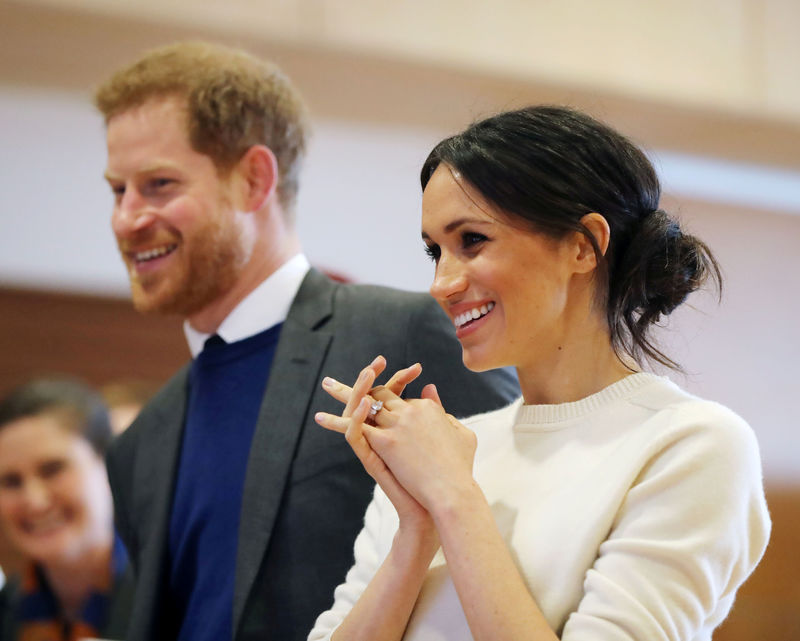 © Reuters. Príncipe britânico Harry e a noiva Meghan Markle em Belfast