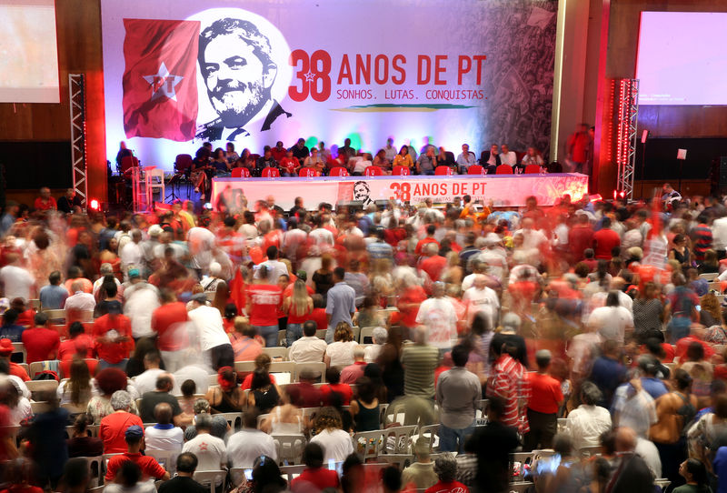 © Reuters. Cerimônia de aniversário do PT em São Paulo