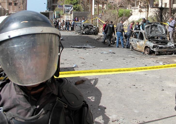 © Reuters. الشرطة المصرية تقتل 6 مسلحين من جماعة تتهمها بتنفيذ تفجير الإسكندرية