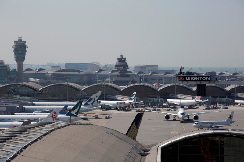 © Reuters. Passengers planes station at gates at Hong Kong International Airport in Hong Kong