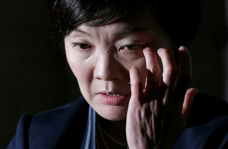 © Reuters. FILE PHOTO - Akie Abe, wife of Japan's PM Shinzo Abe, speaks during an interview with Reuters at the prime minister's official residence in Tokyo