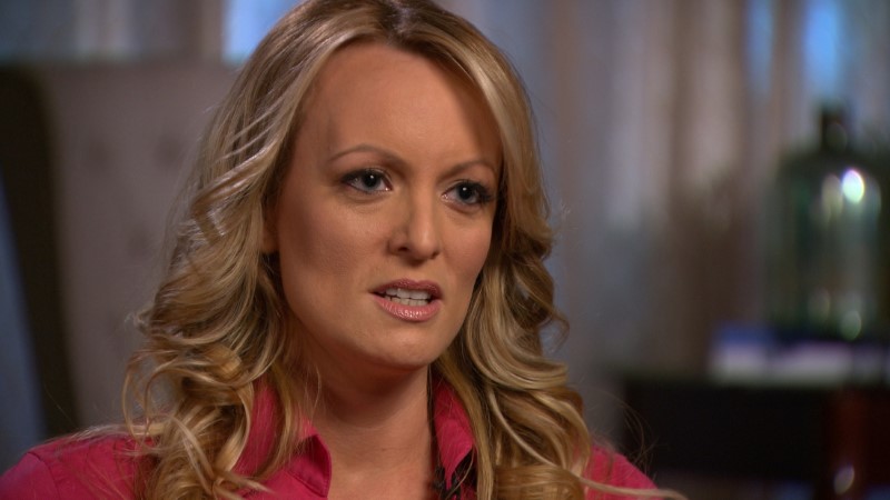 © Reuters. Atriz Stormy Daniels durante entrevista ao programa 60 Minutes, da CBS News