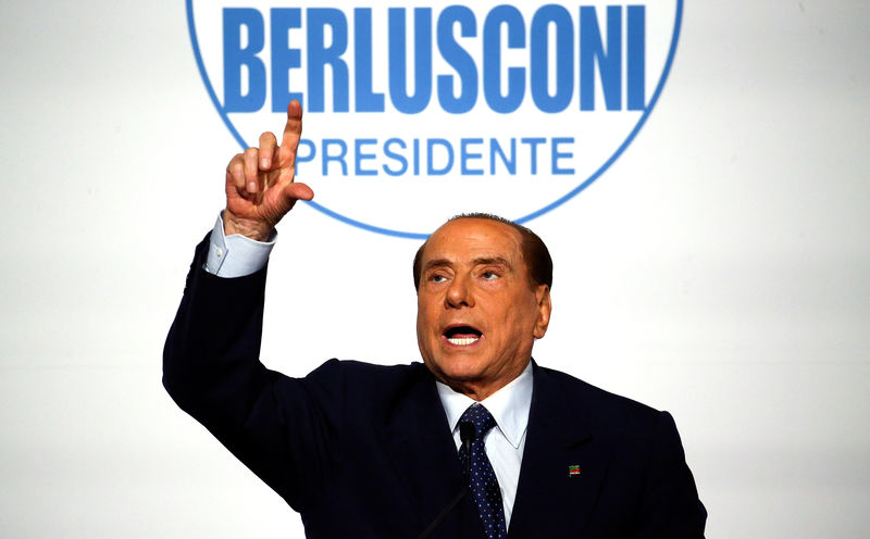 © Reuters. Il capo di Forza Italia, Silvio Berlusconi, durante una manifestazione elettorale a Roma