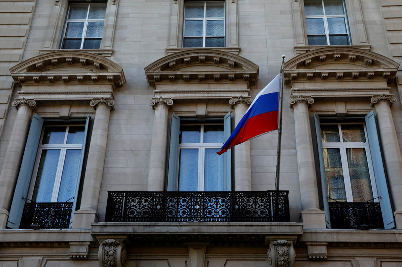 © Reuters. Bandeira russa no Consulado-Geral da Rússia em Nova York