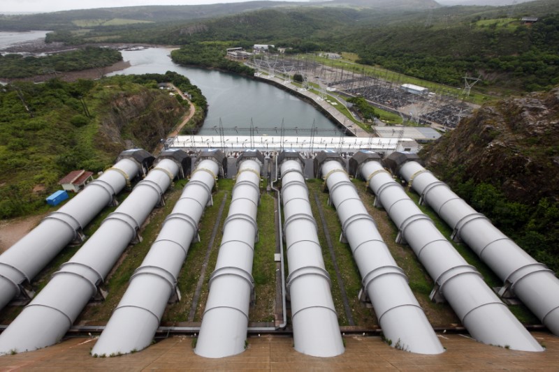 © Reuters. Vista da barragem hidrelétrica de Furnas, em São José da Barra, em Minas Gerais, Brasil