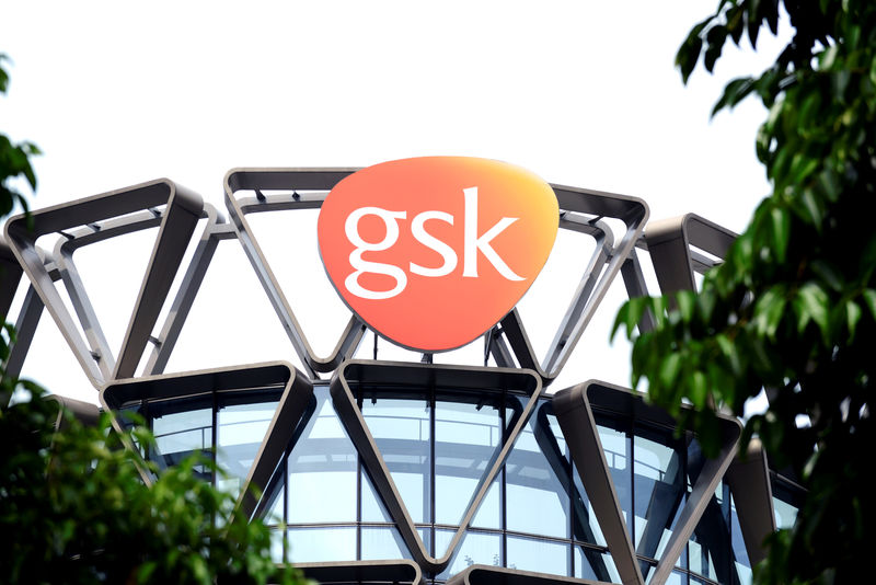 © Reuters. FILE PHOTO: The GSK logo is seen on top of GSK Asia House in Singapore