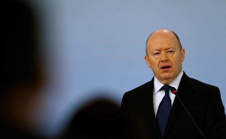 © Reuters. LE PATRON DE DEUTSCHE BANK PRÈS DE LA SORTIE