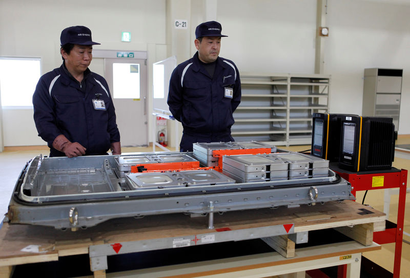 © Reuters. Employees of 4R Energy Corp inspect used lithium-ion batteries which will be reassembled into battery replacement packs for the Nissan Leaf at a new plant in Namie town