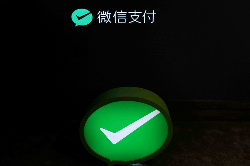 © Reuters. FILE PHOTO: A Wechat Pay sign is pictured at a Wechat pop-up store in Shanghai