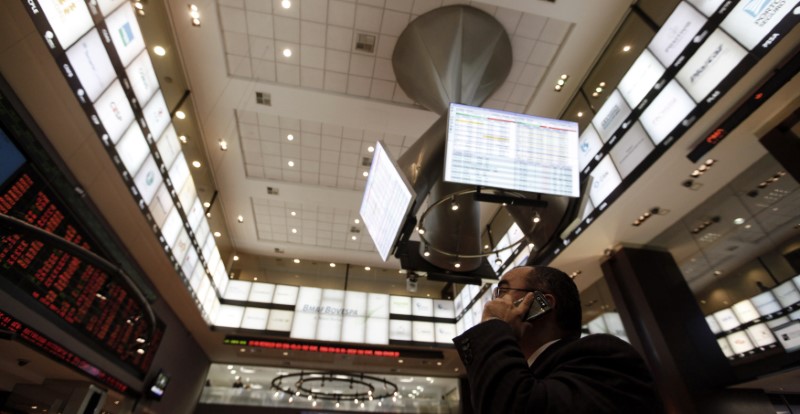 © Reuters. Telões com cotações em salão da BM&FBovespa em São Paulo