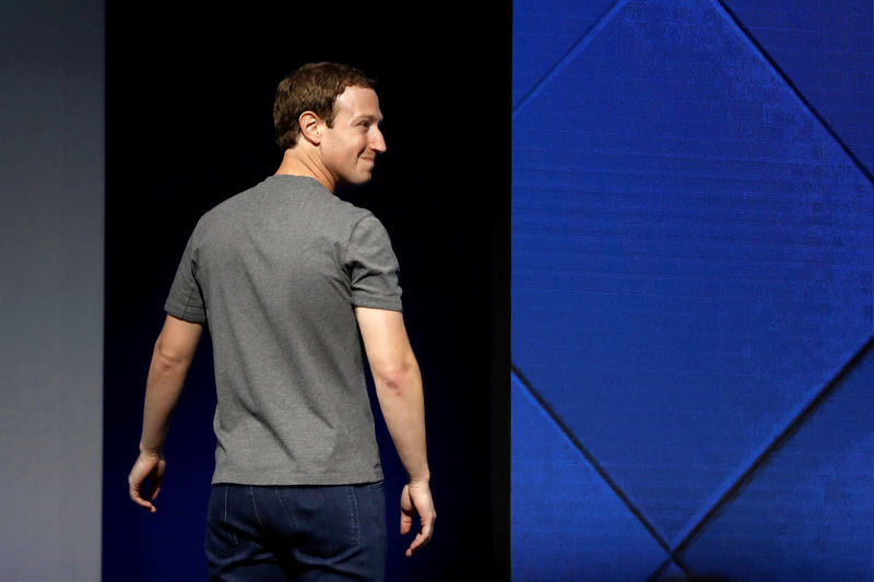 © Reuters. FILE PHOTO: Facebook Founder and CEO, Zuckerberg exits the stage in San Jose