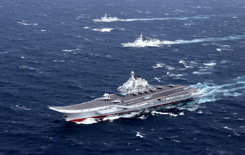 © Reuters. حصري-صور أقمار صناعية تظهر استعراض البحرية الصينية للقوة ببحر الصين الجنوبي