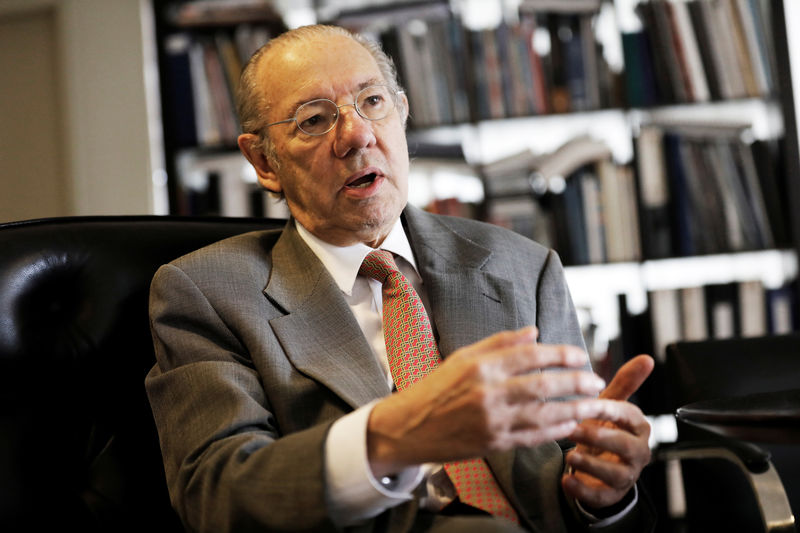 © Reuters. Rubens Barbosa, presidente do Conselho de Comércio Exterior da Federação das Indústrias do Estado de São Paulo (Fiesp), em entrevista à Reuters em São Paulo, Brasil