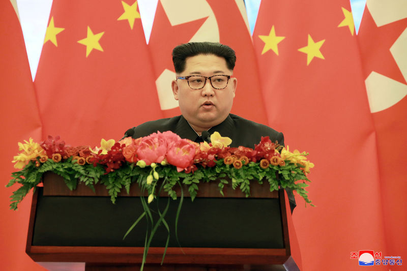 © Reuters. North Korean leader Kim Jong Un speaks as he paid an unofficial visit to China