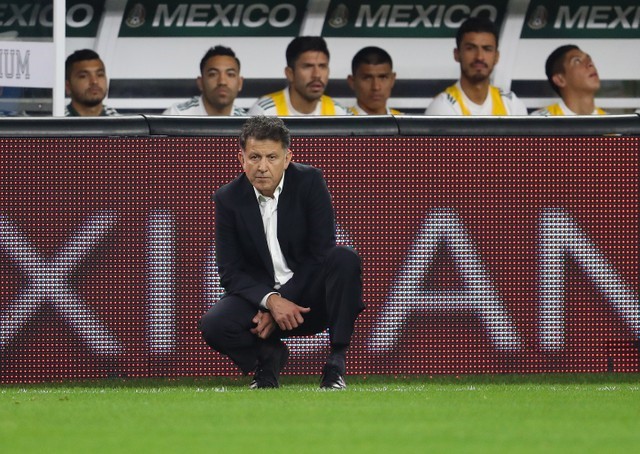 © Reuters. México cae ante Croacia y pierde dos defensas en su camino hacia Mundial