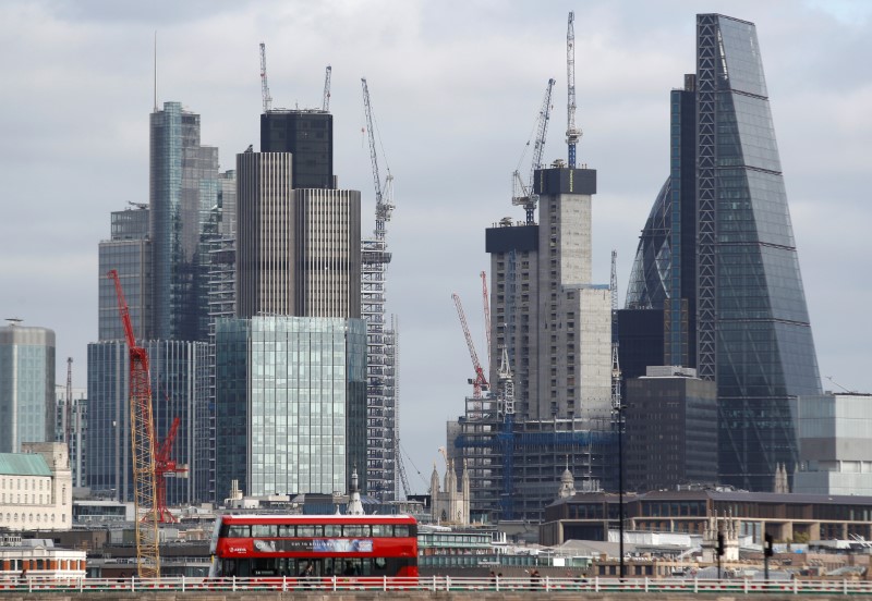 © Reuters. Buildings in the City of London are seen behind Waterloo Bridge in London