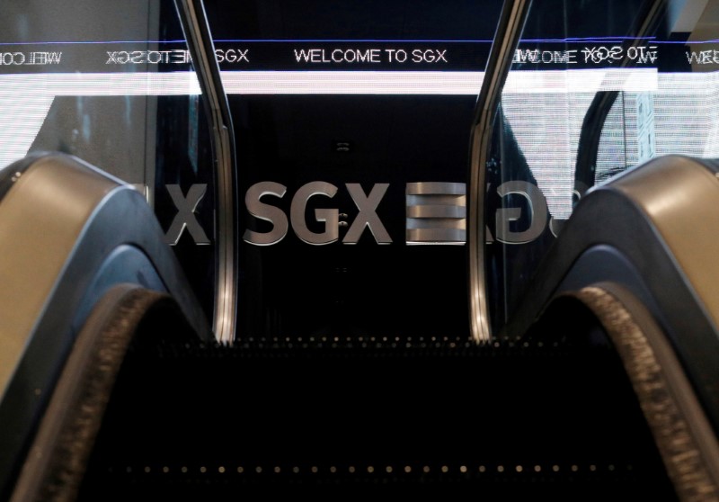 © Reuters. FILE PHOTO: An SGX sign is pictured at Singapore Stock Exchange