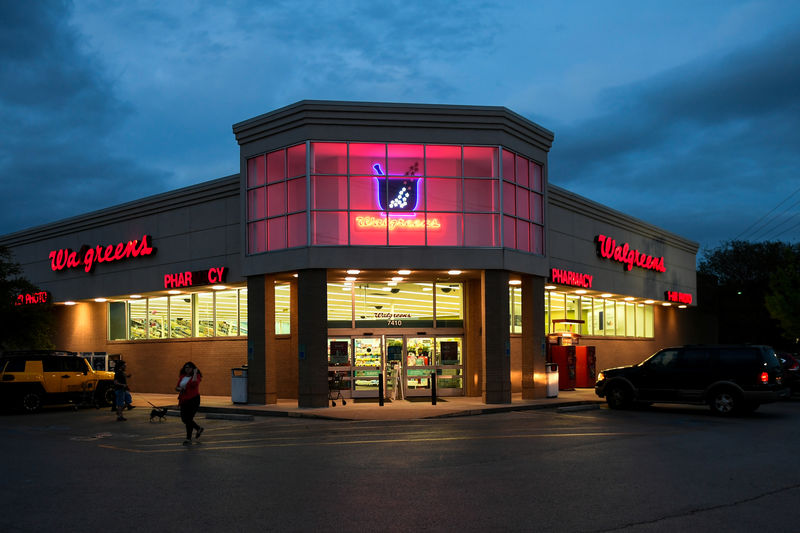 © Reuters. A customer walks out of a Walgreens pharmacy store in Austin, Texas