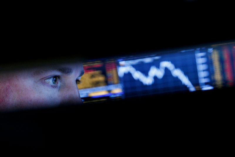 © Reuters. A specialist trader works at his post on the floor of the NYSE in New York