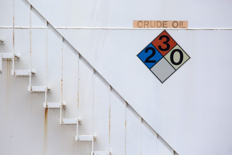© Reuters. FILE PHOTO: A sign listing the contents of an oil storage tank at the Strategic Petroleum Reserve in Freeport