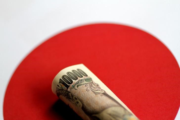 © Reuters. FILE PHOTO: Illustration photo of a Japan Yen note