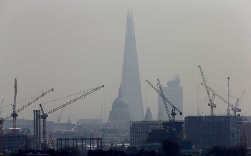 © Reuters. Smog surrounds The Shard and St Paul's Cathedral in London