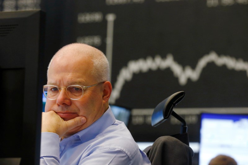 © Reuters. A trader works at Frankfurt's stock exchange in Frankfurt