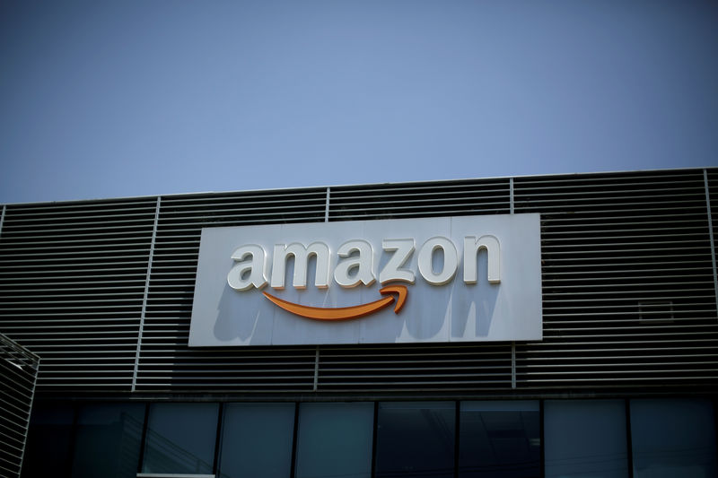 © Reuters. The logo of Amazon is seen on a building in San Jose