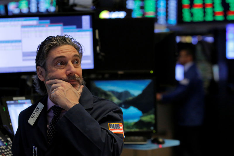 © Reuters. A trader works on the trading floor at the New York Stock Exchange (NYSE) in Manhattan, New York