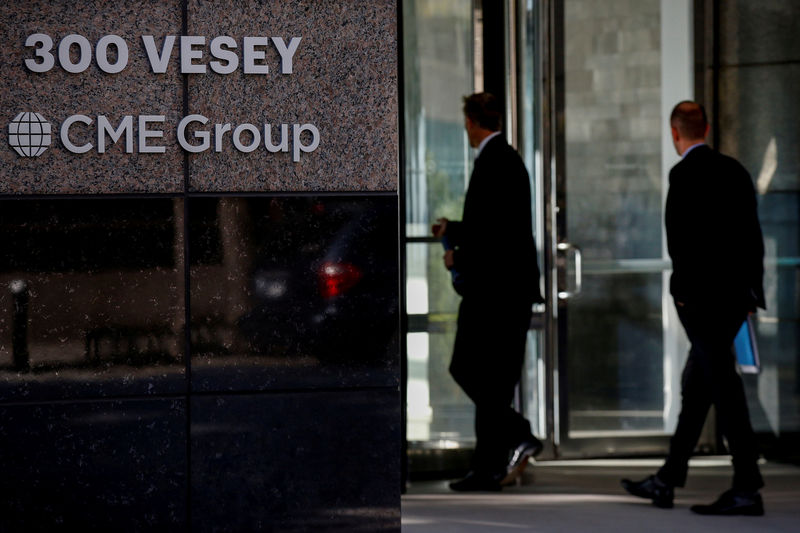 © Reuters. FILE PHOTO - Men enter the CME Group offices in New York
