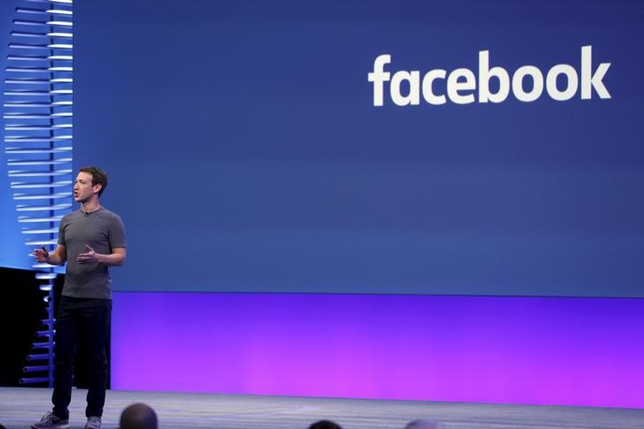 © Reuters. Facebook CEO Mark Zuckerberg speaks on stage during the Facebook F8 conference in San Francisco, California