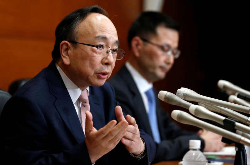 © Reuters. BOJ new Deputy Governors Amamiya and Wakatabe attend their inaugural news conference at the BOJ headquarters in Tokyo