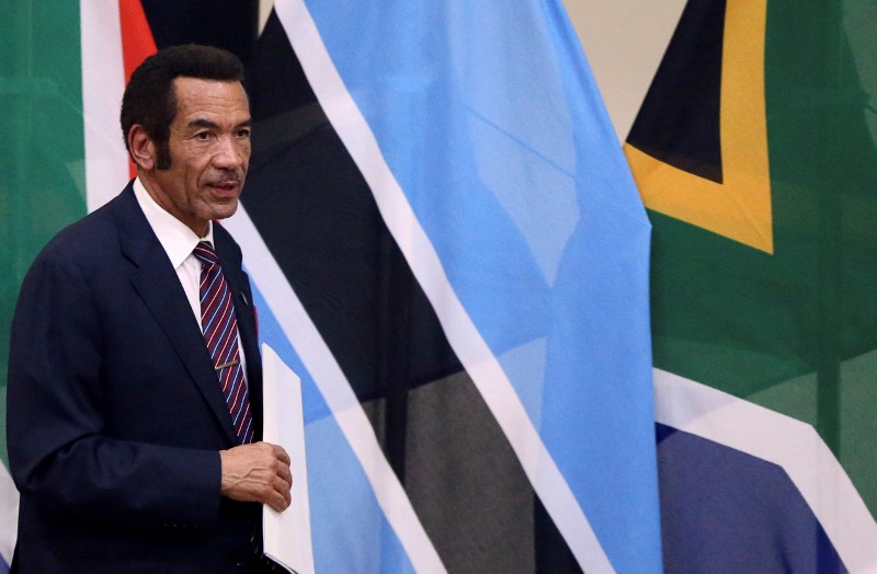 © Reuters. رئيس بوتسوانا يتنحى بعد عشر سنوات في الحكم