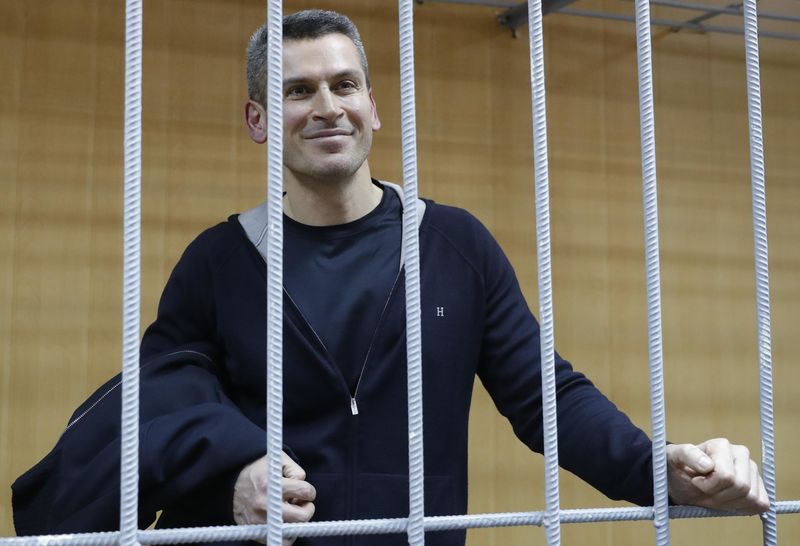 © Reuters. Ziyavudin Magomedov, the co-owner of Russia's Summa investment and trading group, attends a court hearing on his detention in Moscow