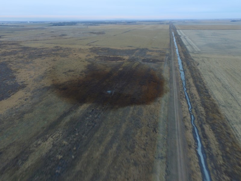 © Reuters. An aerial view of an oilspill which shut down the Keystone pipeline between Canada and the United States in an agricultural area near Amherst South Dakota