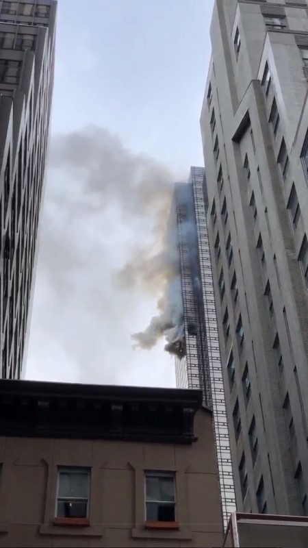 © Reuters. إدارة الحرائق: أنباء عن حريق في برج ترامب بنيويورك
