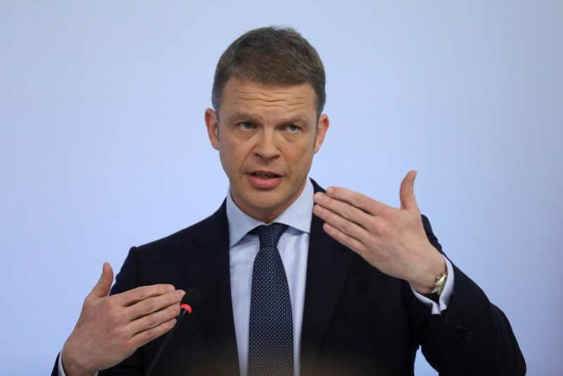 © Reuters. Deutsche Bank board member Sewing attends the bank's annual news conference in Frankfurt