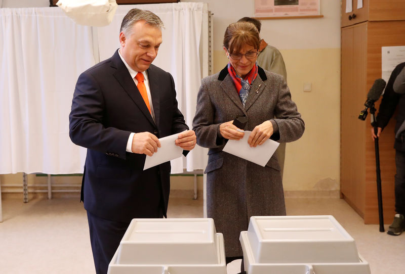 © Reuters. El primer ministro Orban gana un tercer mandato en Hungría