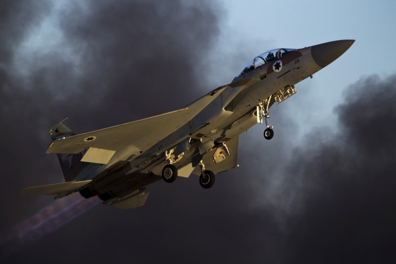 © Reuters. التلفزيون السوري: إسرائيل قصفت مطار التيفور