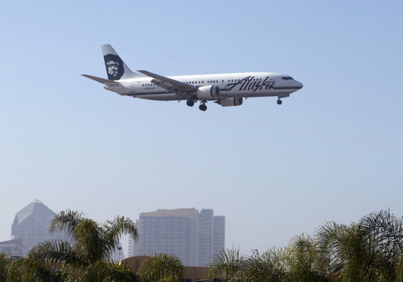 © Reuters. FILE PHOTO: An Alaska Airlines plane is shown on final approach to land in San Diego