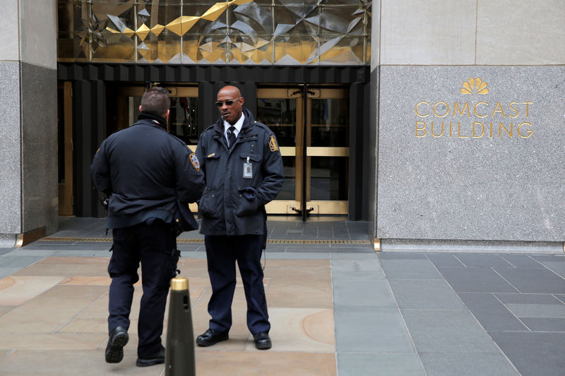 © Reuters. Policiais na frente de escritório de advogado de Tump Michael Cohen em Nova York