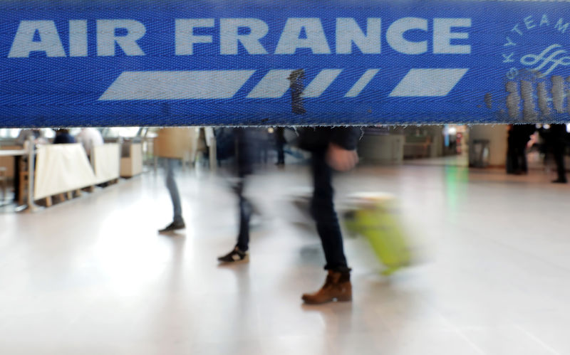 © Reuters. AIR FRANCE-KLM ÉVALUE À 170 MLNS D'EUROS L'IMPACT DES JOURS DE GRÈVE