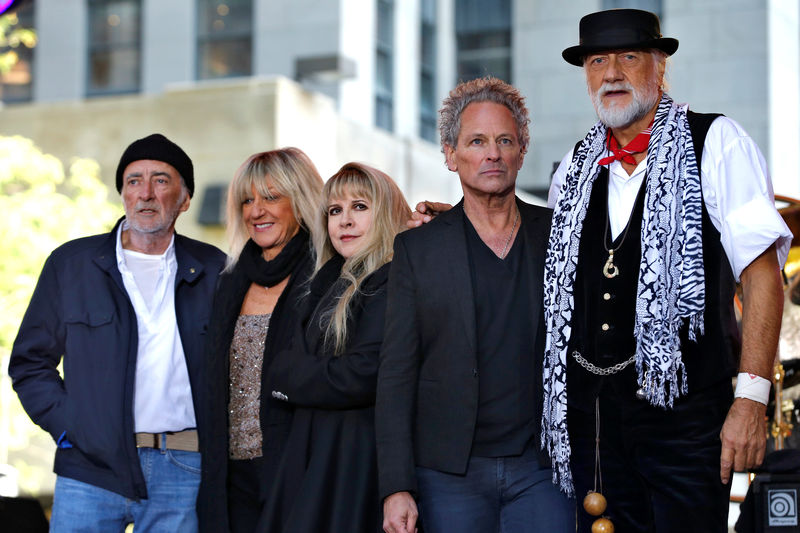 © Reuters. Fleetwood Mac saldrá de gira sin el guitarrista Lindsey Buckingham